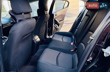 Седан Mazda 3 2015 в Бурштині