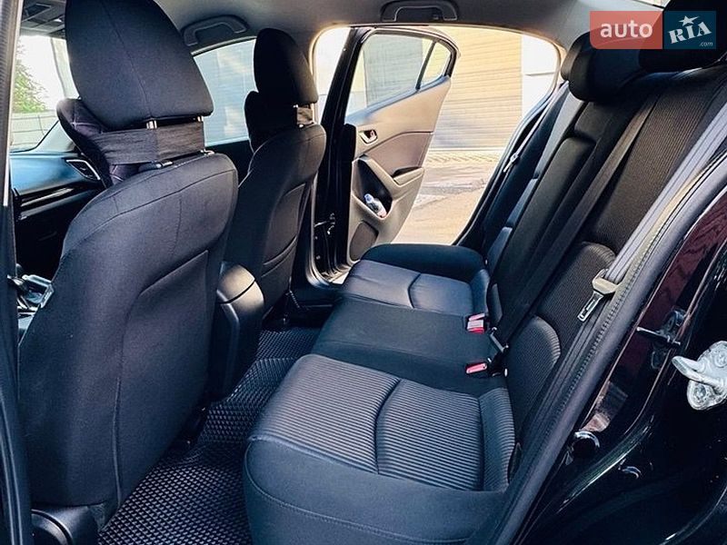 Седан Mazda 3 2015 в Бурштині