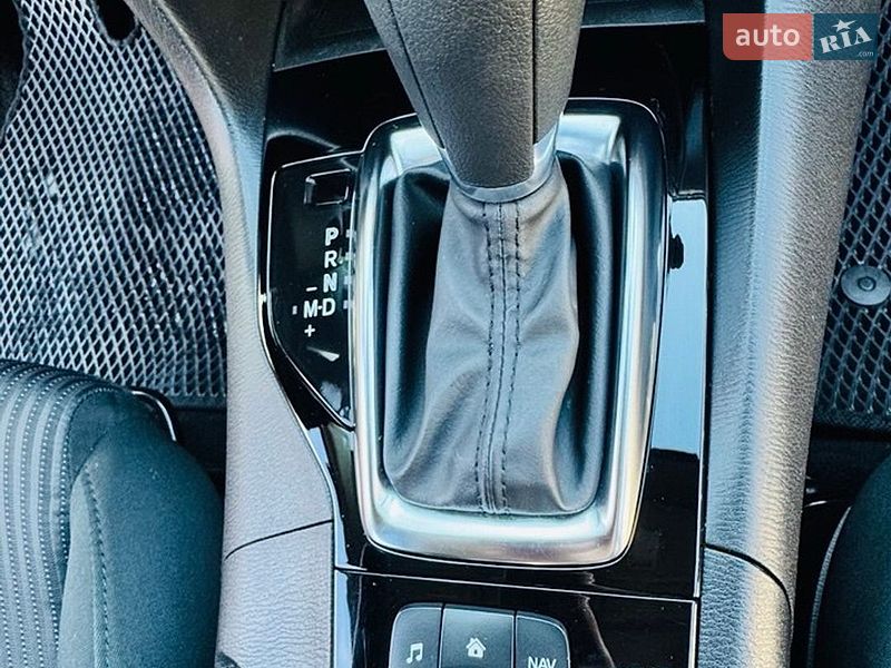 Седан Mazda 3 2015 в Бурштині