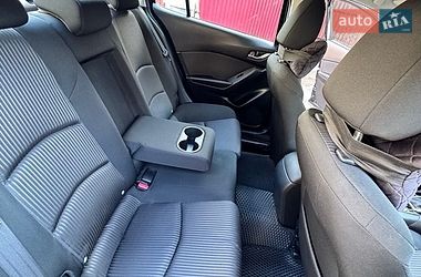 Седан Mazda 3 2015 в Бурштині