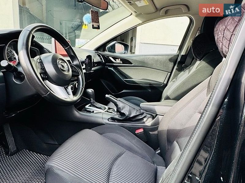 Седан Mazda 3 2015 в Бурштині