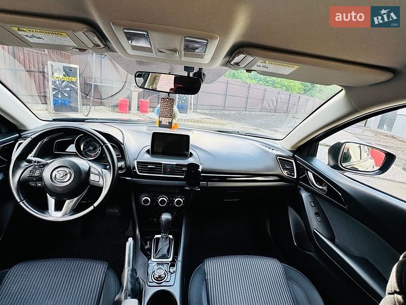 Седан Mazda 3 2015 в Бурштині