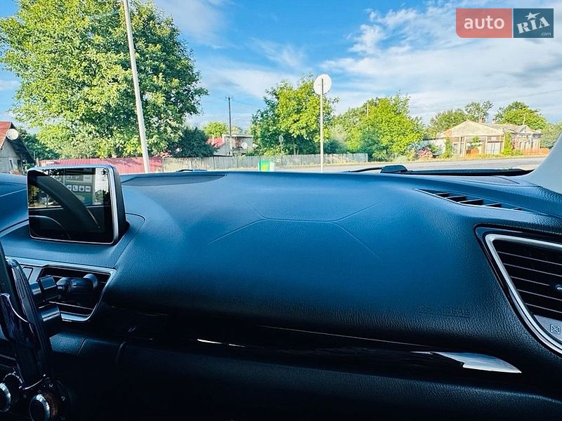 Седан Mazda 3 2015 в Бурштині