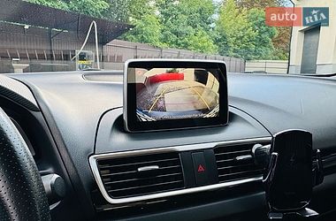 Седан Mazda 3 2015 в Бурштині