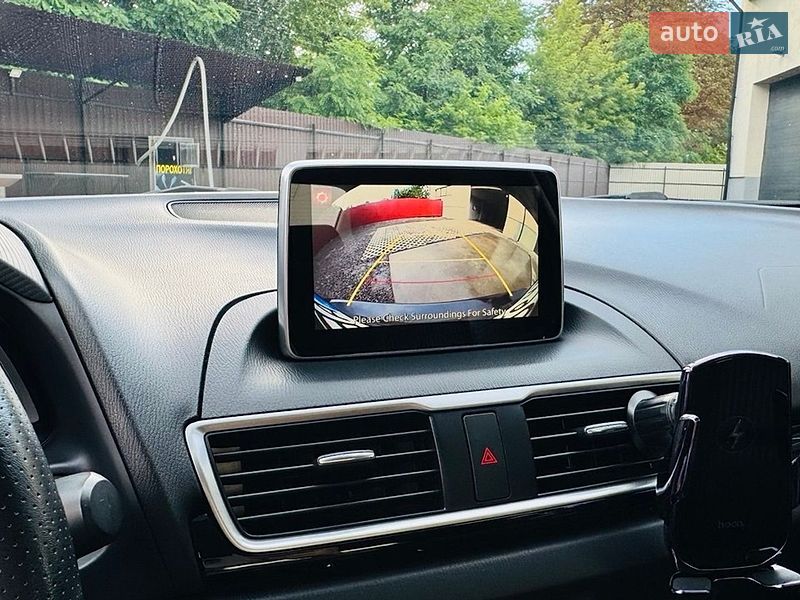 Седан Mazda 3 2015 в Бурштині
