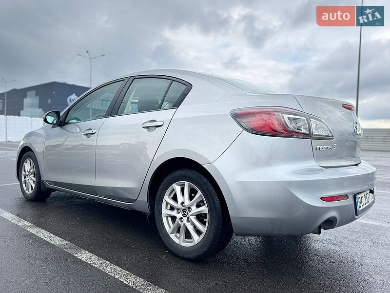 Седан Mazda 3 2013 в Львове