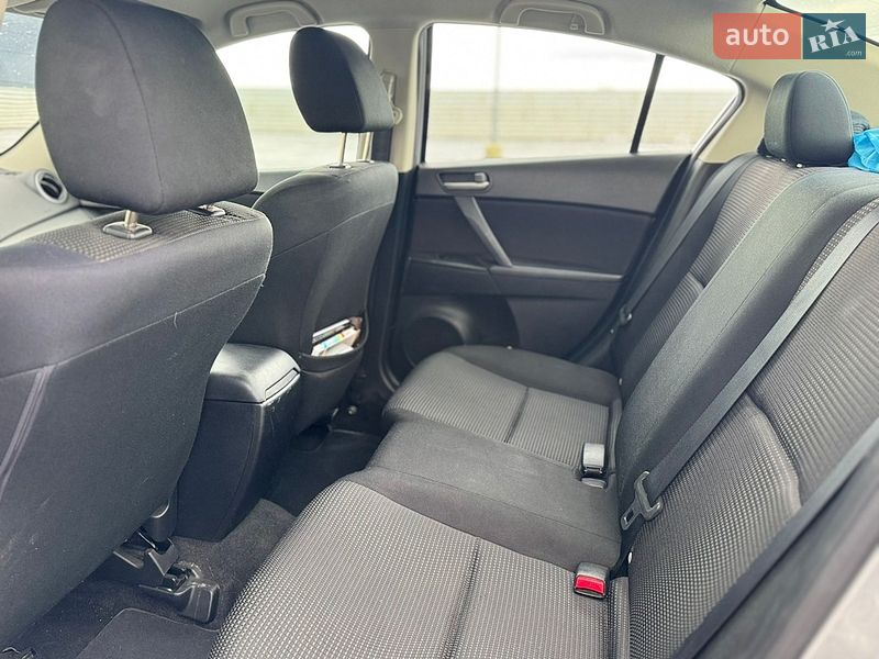 Седан Mazda 3 2013 в Львове