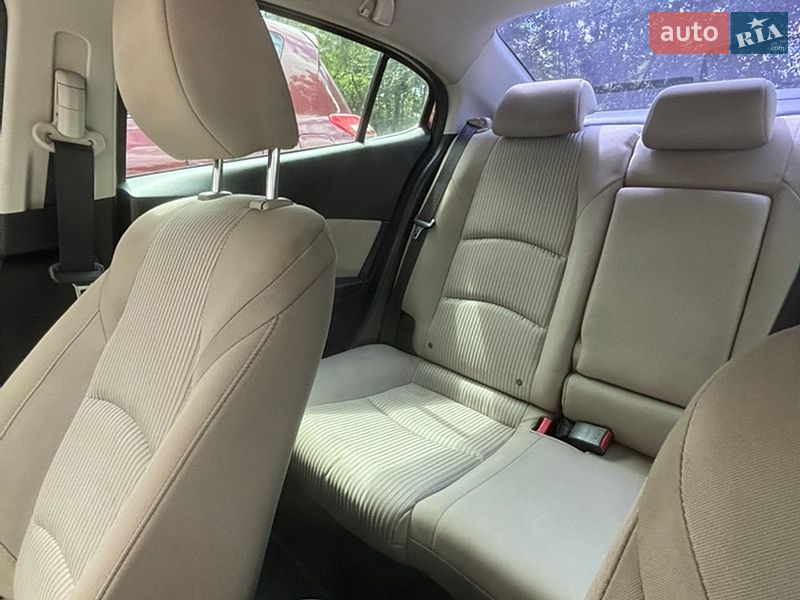 Седан Mazda 3 2014 в Киеве