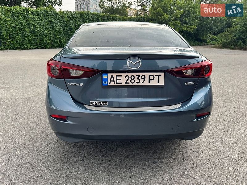 Седан Mazda 3 2015 в Днепре