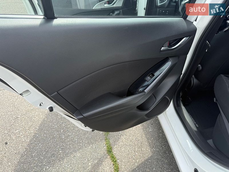 Седан Mazda 3 2018 в Киеве фото 19 Седан Mazda 3 2018 в Киеве