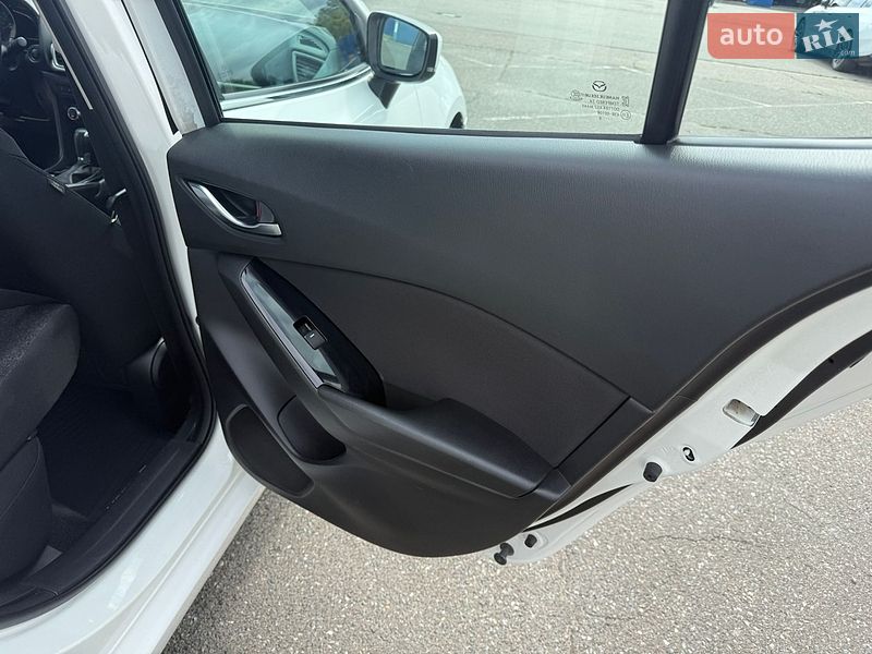 Седан Mazda 3 2018 в Киеве фото 23 Седан Mazda 3 2018 в Киеве