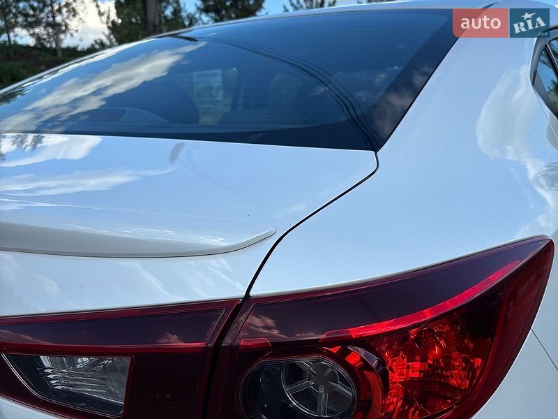 Седан Mazda 3 2017 в Дніпрі