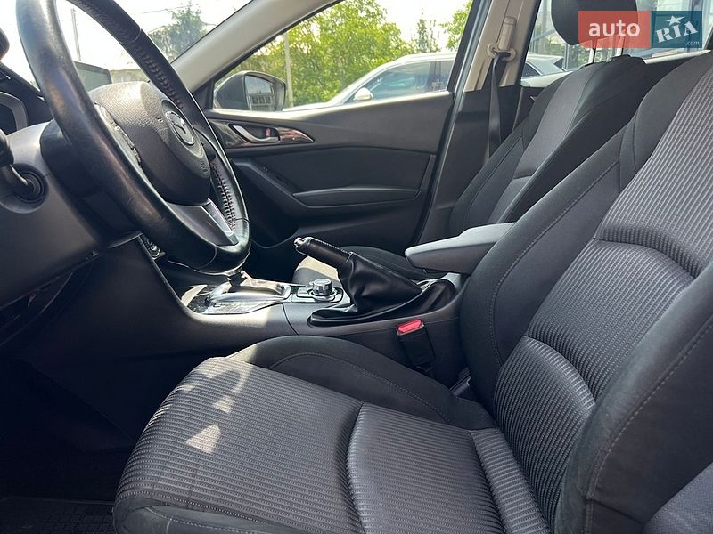 Хэтчбек Mazda 3 2015 в Ивано-Франковске