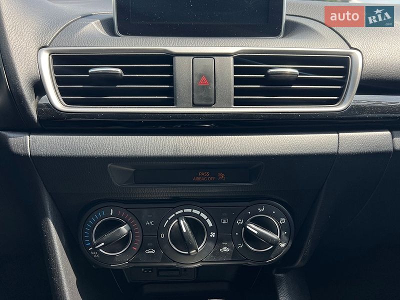 Хэтчбек Mazda 3 2015 в Ивано-Франковске