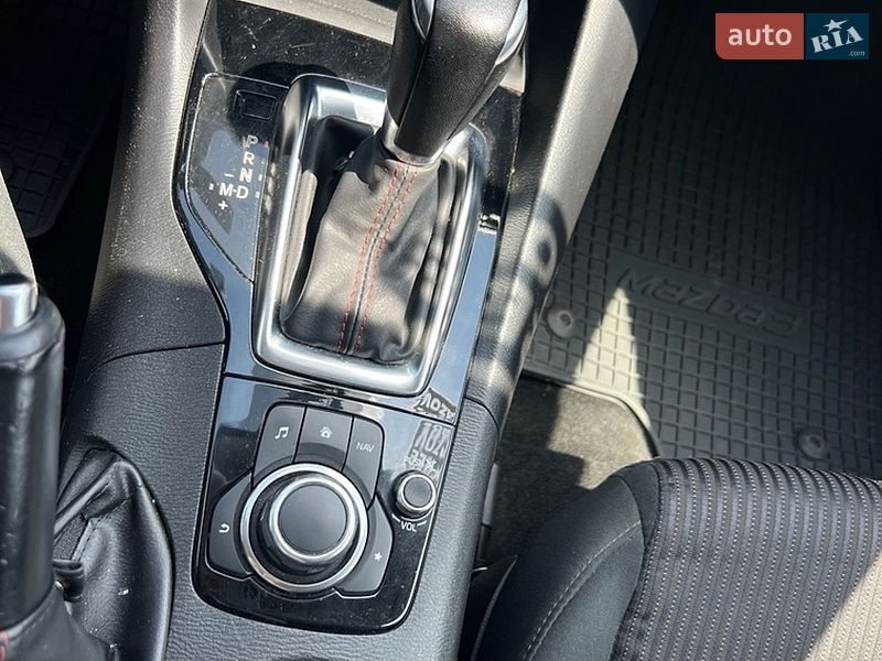 Хэтчбек Mazda 3 2015 в Ивано-Франковске