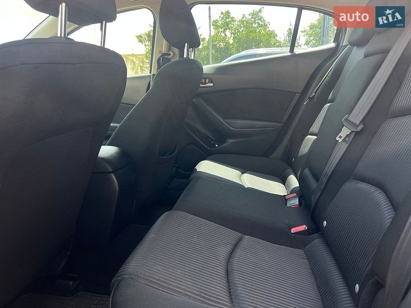 Хэтчбек Mazda 3 2015 в Ивано-Франковске