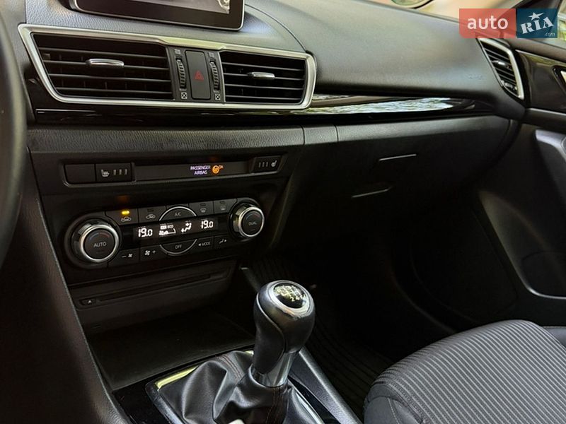 Хэтчбек Mazda 3 2016 в Львове