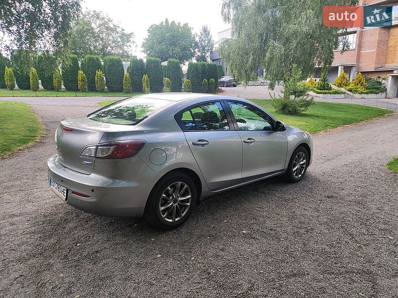 Седан Mazda 3 2013 в Хмельницком