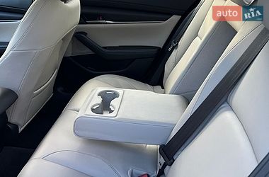 Седан Mazda 3 2019 в Львові
