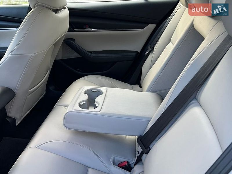 Седан Mazda 3 2019 в Львові