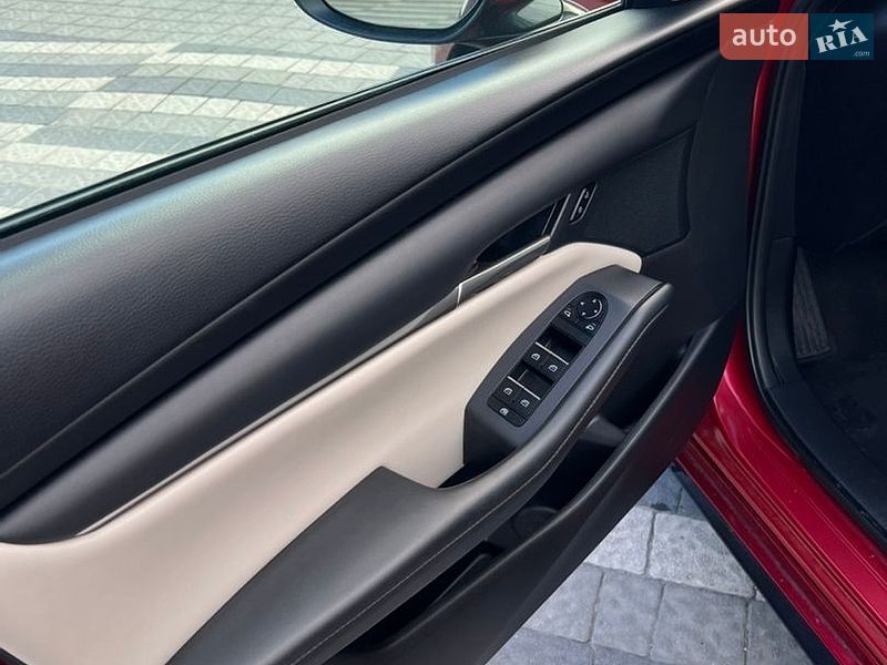 Седан Mazda 3 2019 в Львові