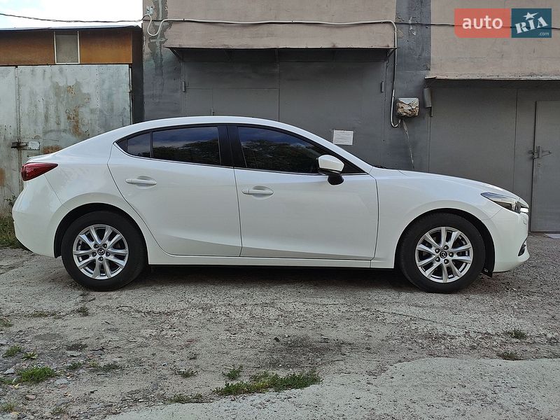 Седан Mazda 3 2016 в Киеве