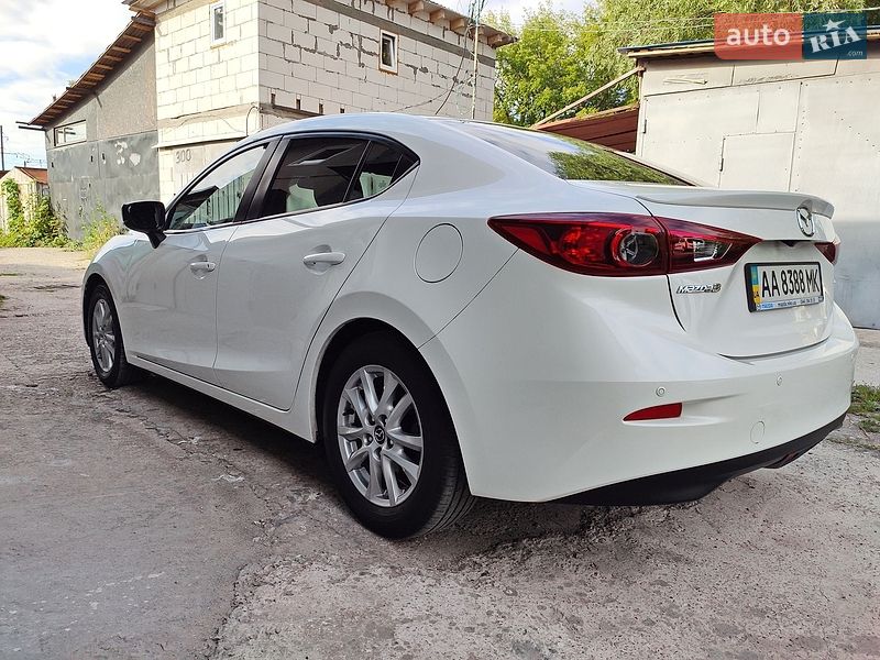 Седан Mazda 3 2016 в Киеве