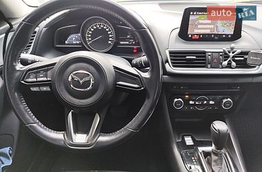 Седан Mazda 3 2016 в Киеве