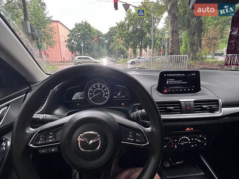 Седан Mazda 3 2017 в Дніпрі