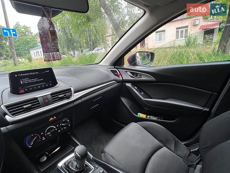 Седан Mazda 3 2017 в Дніпрі