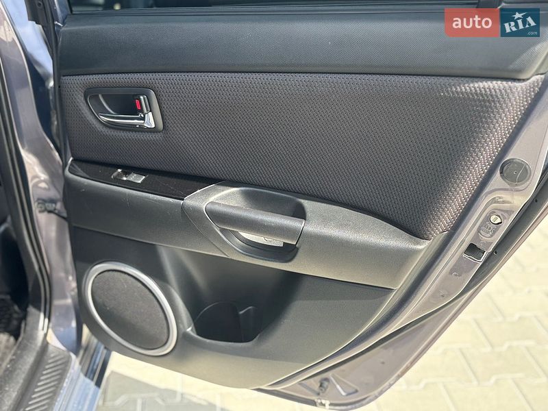 Седан Mazda 3 2008 в Черновцах
