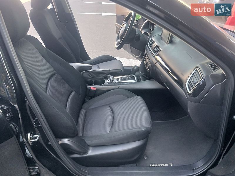 Седан Mazda 3 2016 в Черкасах