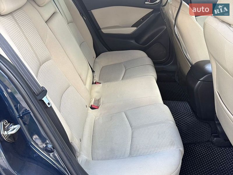 Седан Mazda 3 2017 в Конотопі