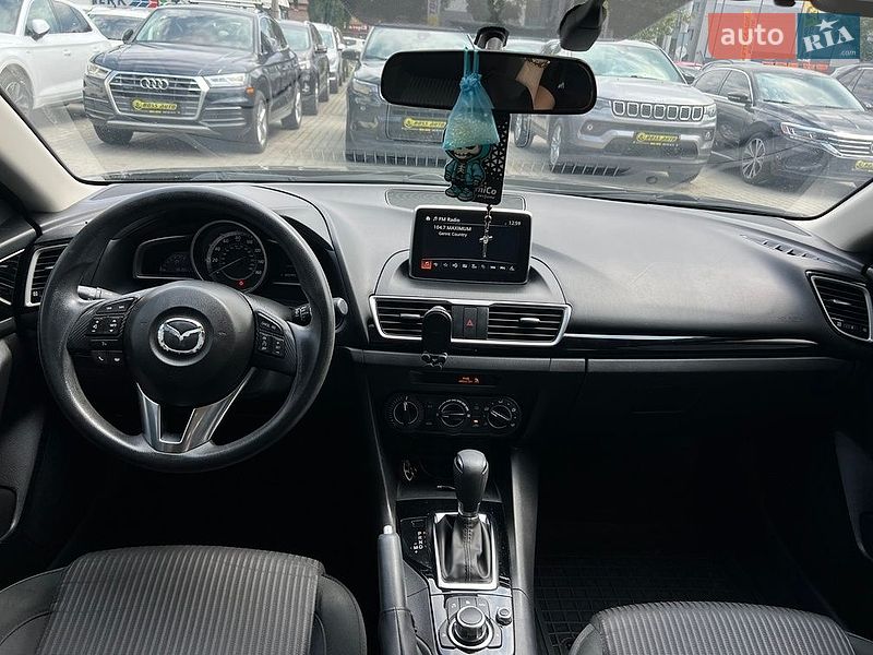 Седан Mazda 3 2016 в Ивано-Франковске