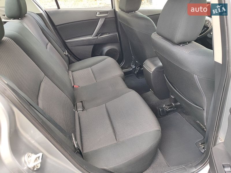Седан Mazda 3 2013 в Хмельницком