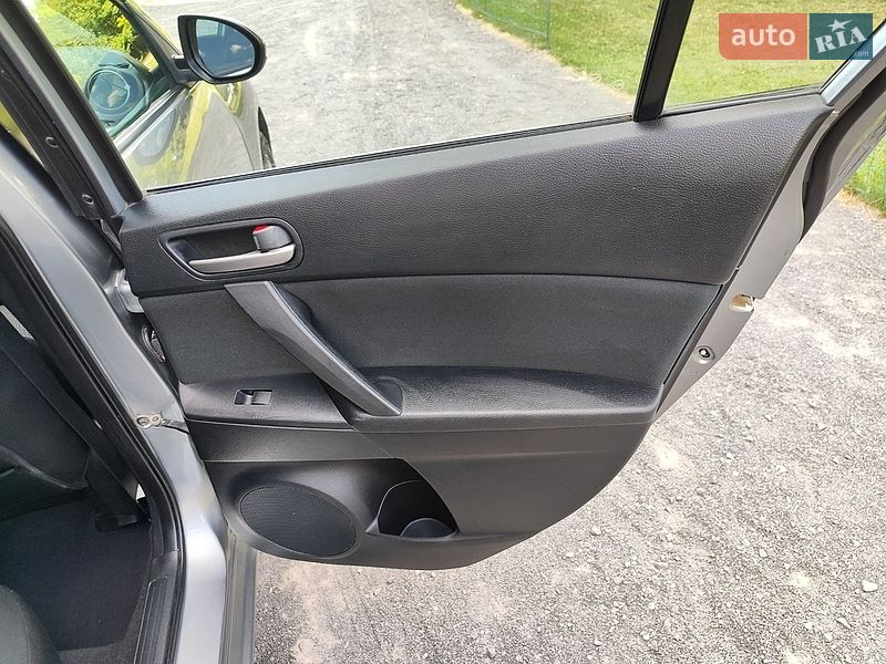 Седан Mazda 3 2013 в Хмельницком
