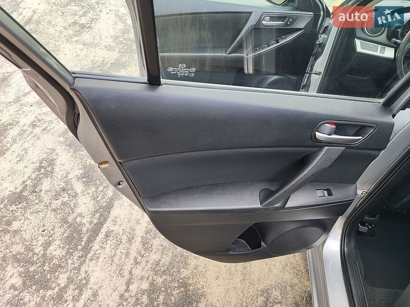Седан Mazda 3 2013 в Хмельницком