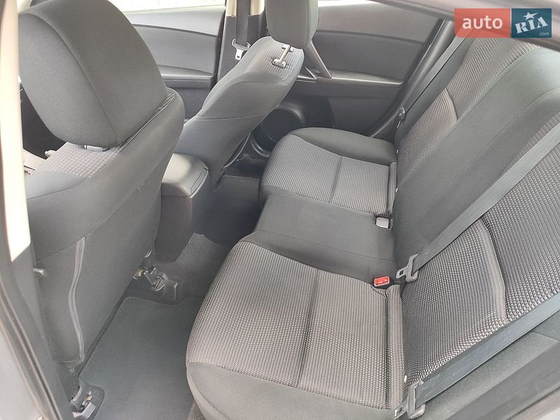 Седан Mazda 3 2013 в Хмельницком