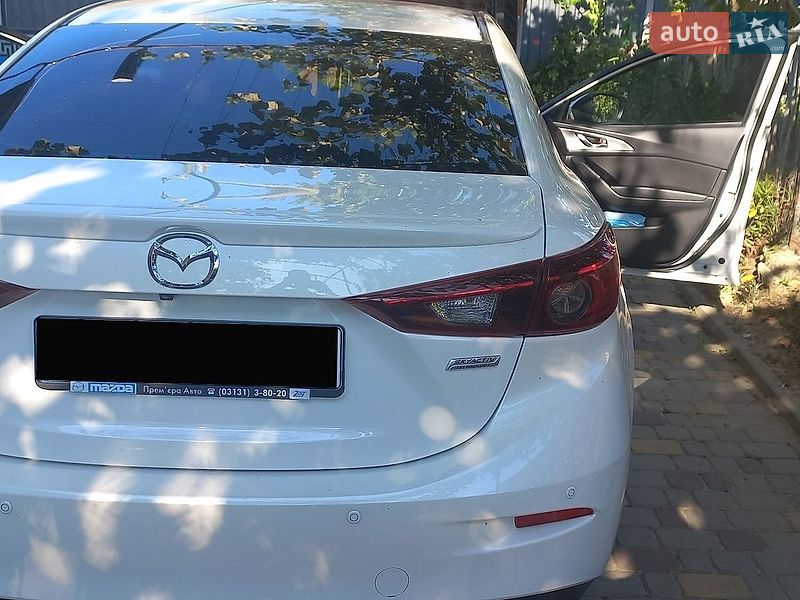 Седан Mazda 3 2016 в Мукачево