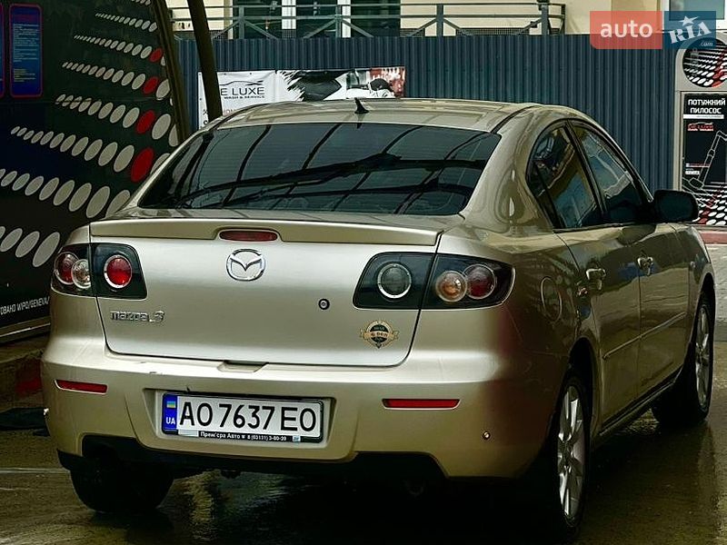 Седан Mazda 3 2006 в Ужгороде