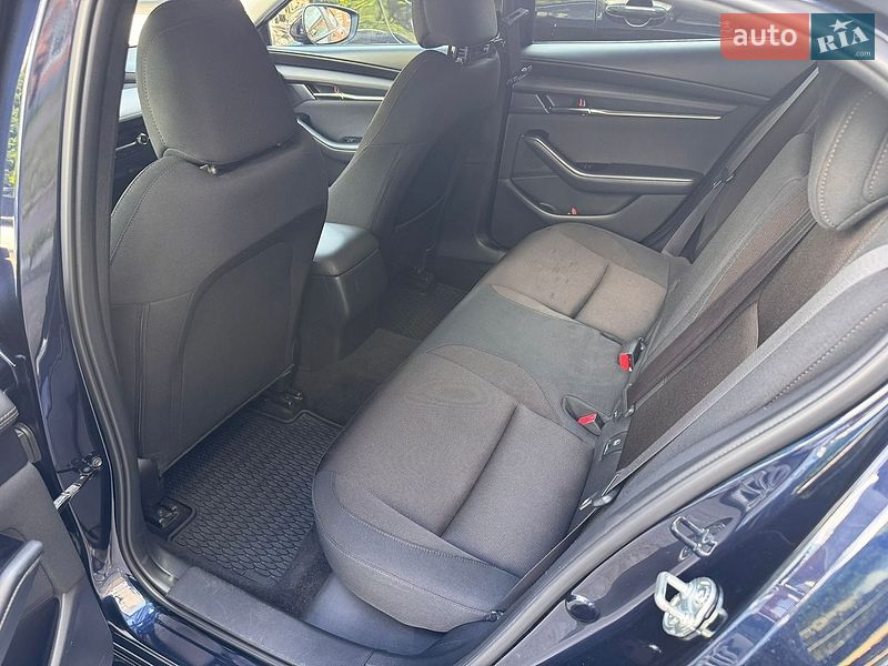 Седан Mazda 3 2019 в Черкасах