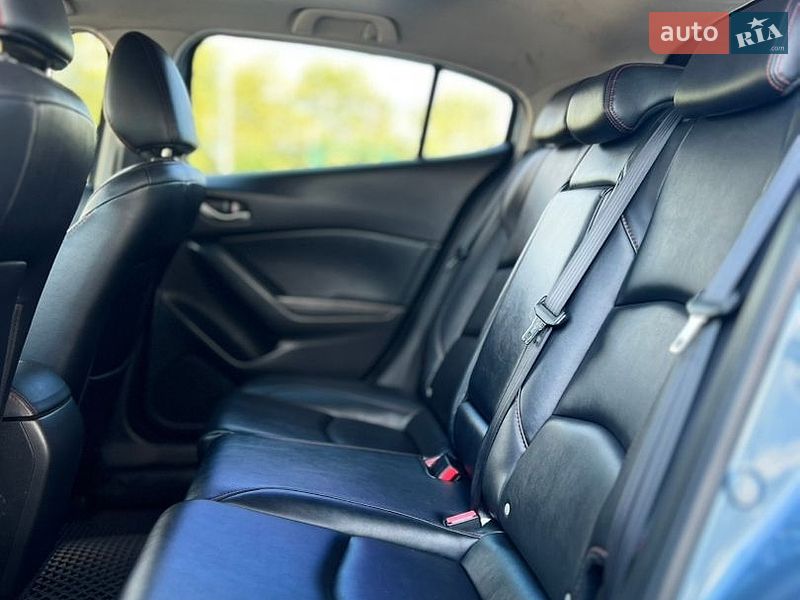 Хэтчбек Mazda 3 2016 в Николаеве