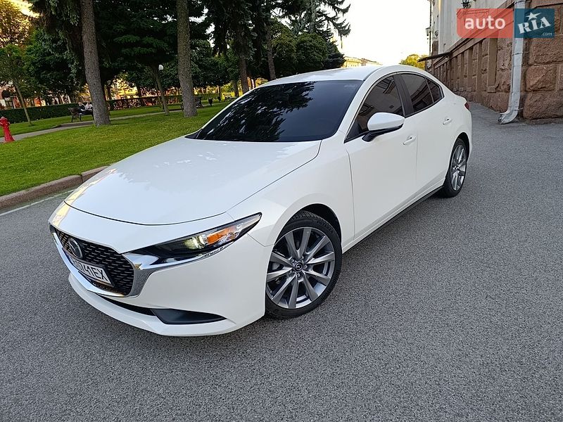 Седан Mazda 3 2023 в Чернигове