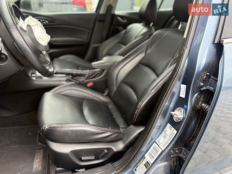 Седан Mazda 3 2015 в Львові