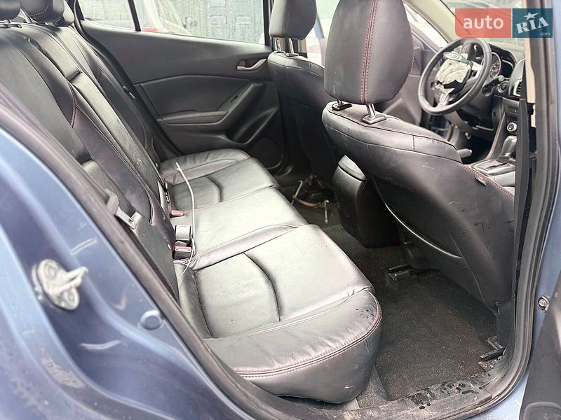 Седан Mazda 3 2015 в Львові