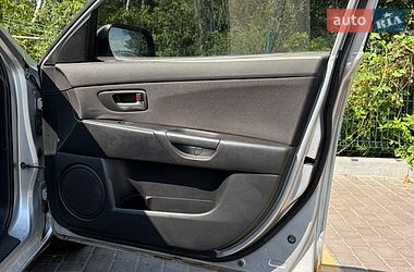 Седан Mazda 3 2004 в Днепре