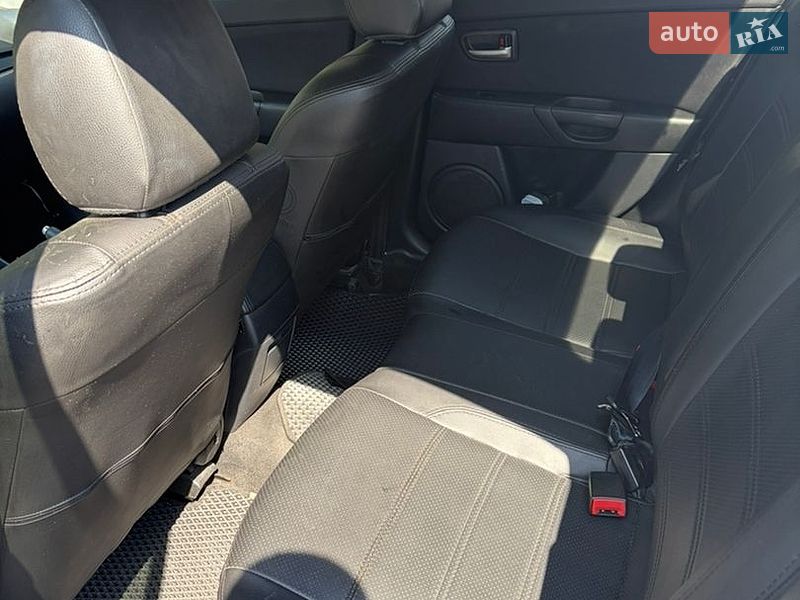 Седан Mazda 3 2004 в Днепре