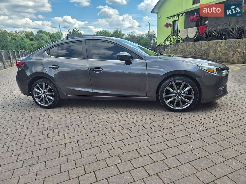 Седан Mazda 3 2017 в Львові