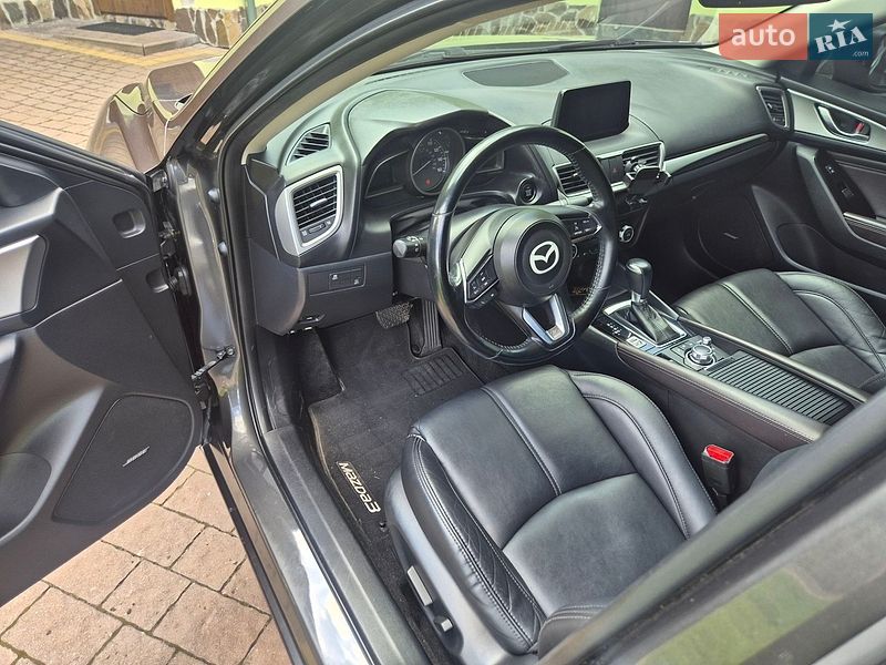 Седан Mazda 3 2017 в Львові