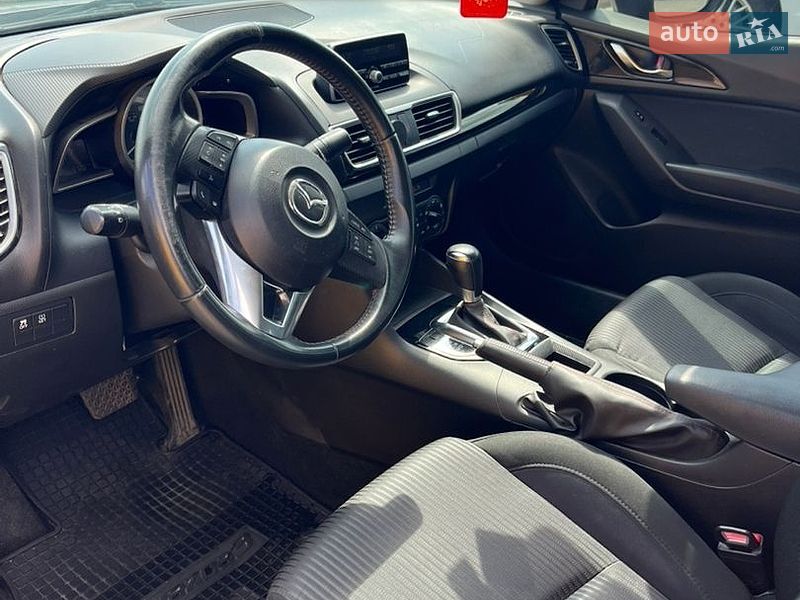 Седан Mazda 3 2013 в Чернівцях